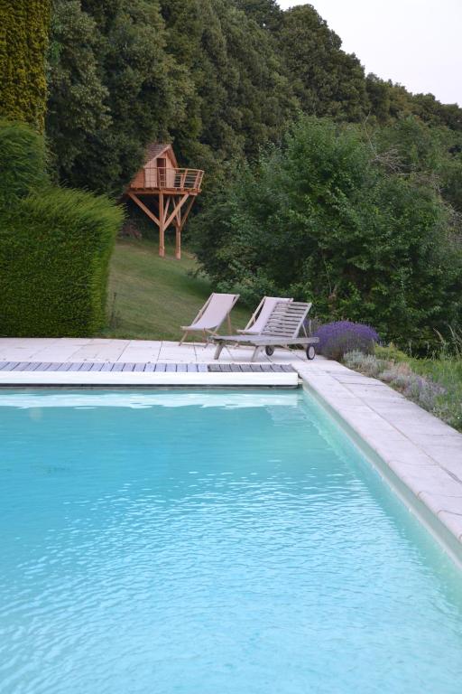 Het zwembad bij of vlak bij Les Hautes Sources - Esprit de France