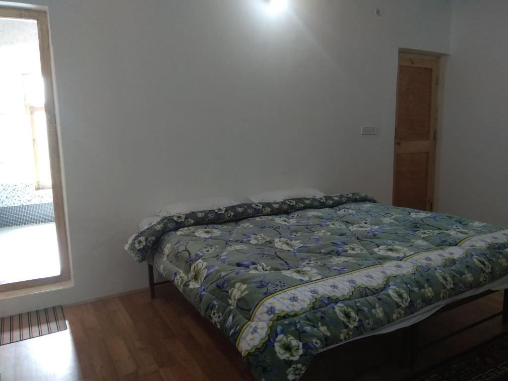 Postel nebo postele na pokoji v ubytování Chosdup Guest House