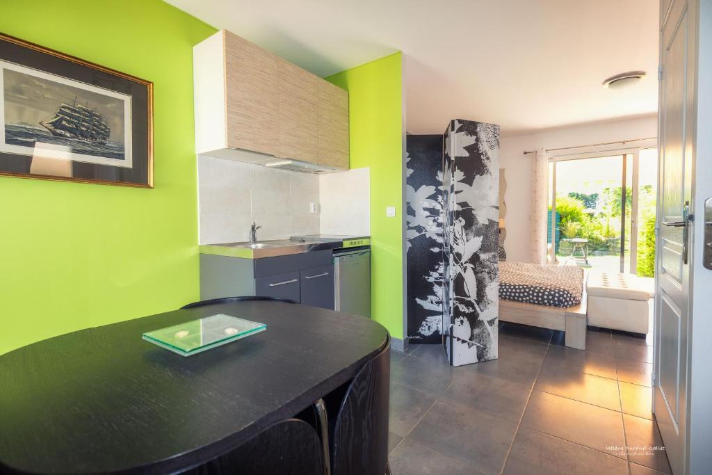 Kuchyň nebo kuchyňský kout v ubytování Appartement Océane