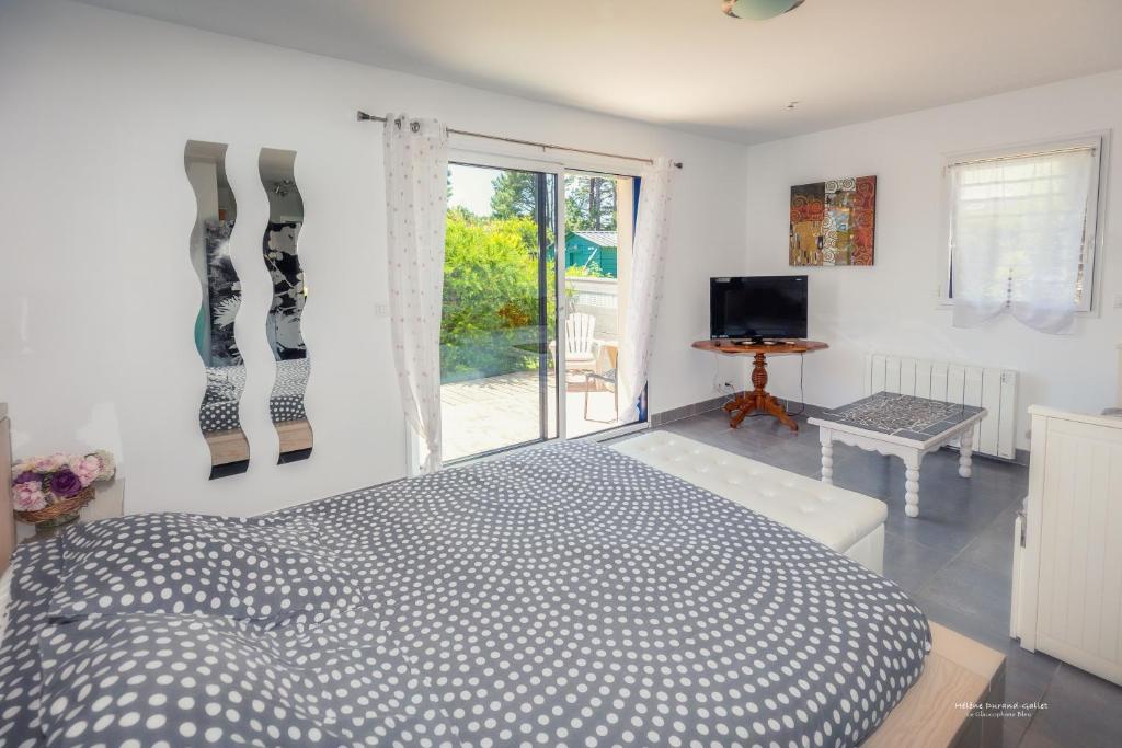 TV a/nebo společenská místnost v ubytování Appartement Océane
