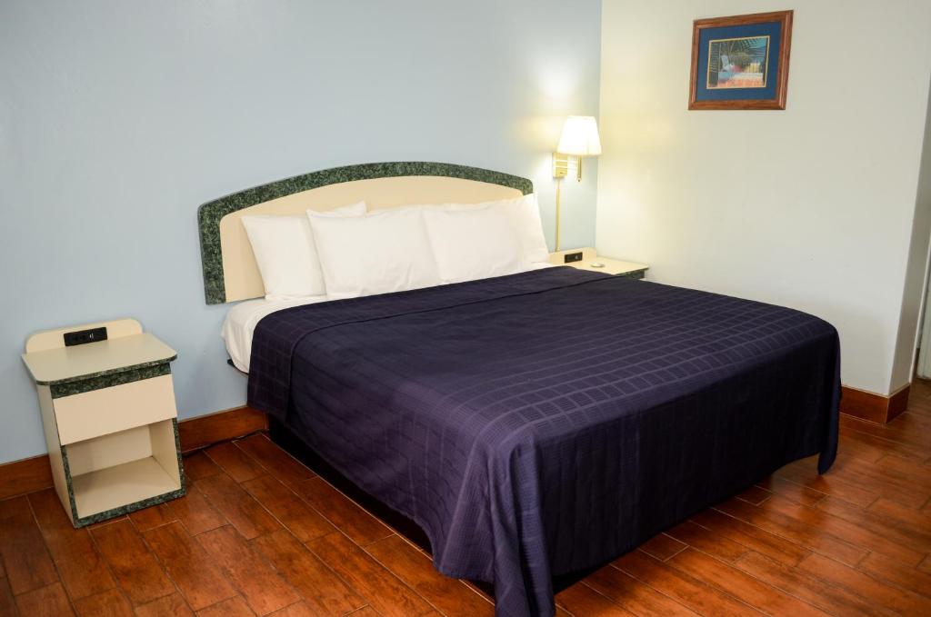 Economy Inn - Habitación Con Cama Extragrande - No Fumadores