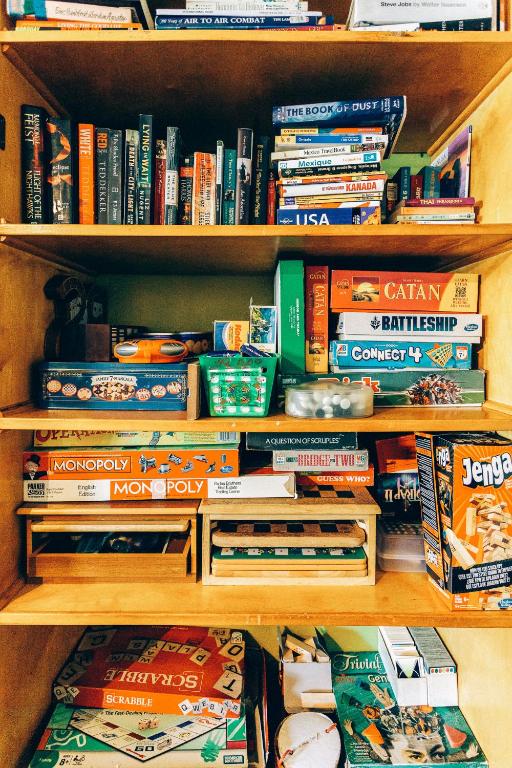 ホステルにある図書室