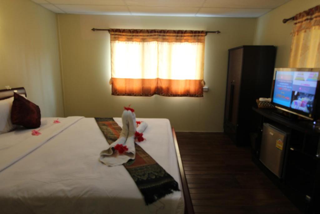Una cama o camas en una habitación de Phi Phi Ba Kao Bay Resort