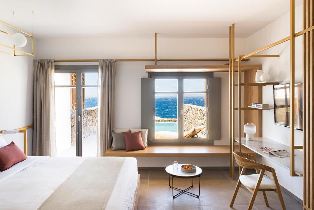 Postel nebo postele na pokoji v ubytování Mykonos Soul Luxury Suites