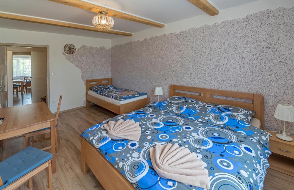 Postel nebo postele na pokoji v ubytování Berunka