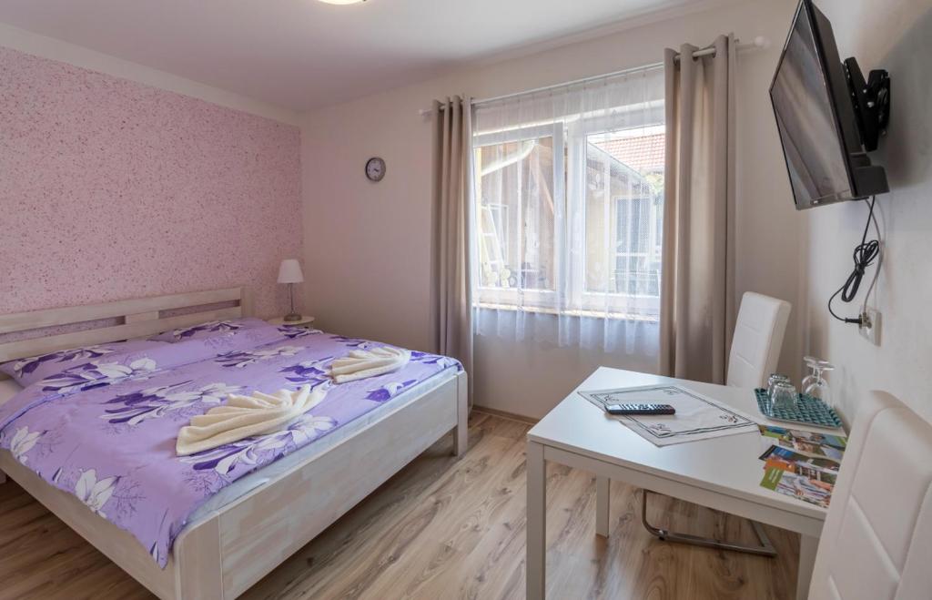 Postel nebo postele na pokoji v ubytování Berunka