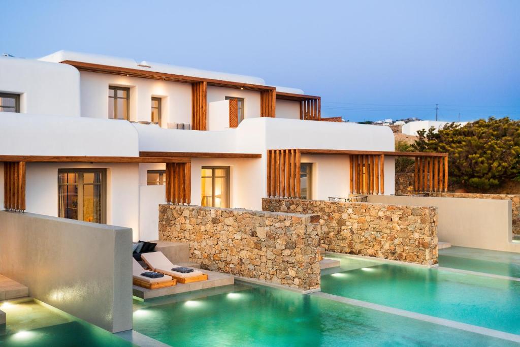 Bazén v ubytování Mykonos Soul Luxury Suites nebo v jeho okolí