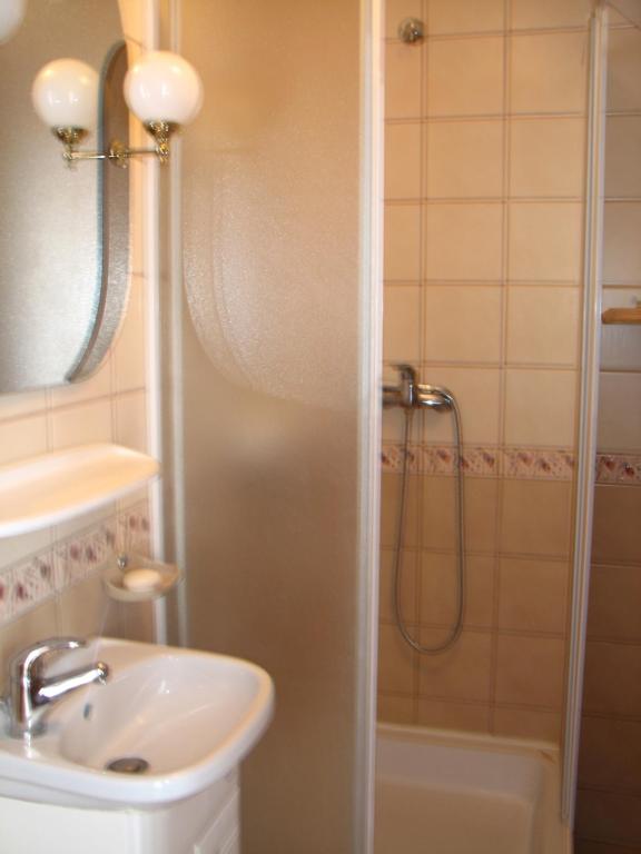 a bathroom with a shower and a sink and a tub at Łosiowy Kąt in Goniadz