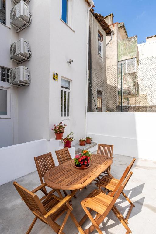 ZD Moreira Flats C By PortoProperties4You