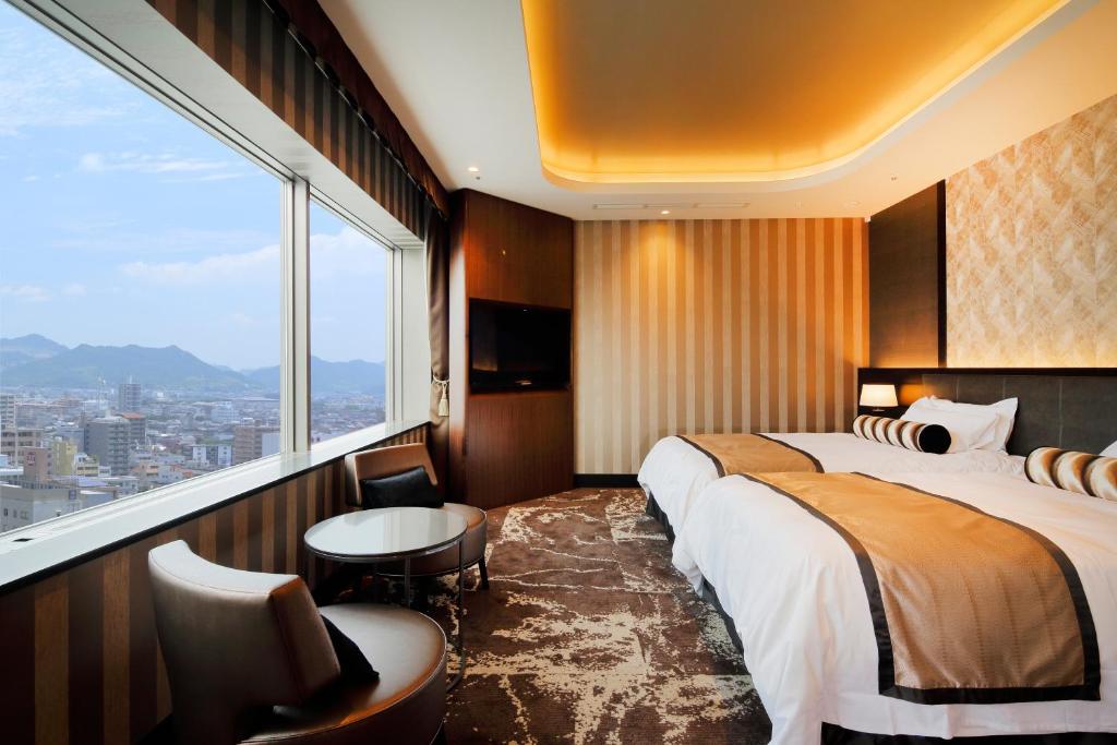 Postel nebo postele na pokoji v ubytování Hotel Monterey Himeji