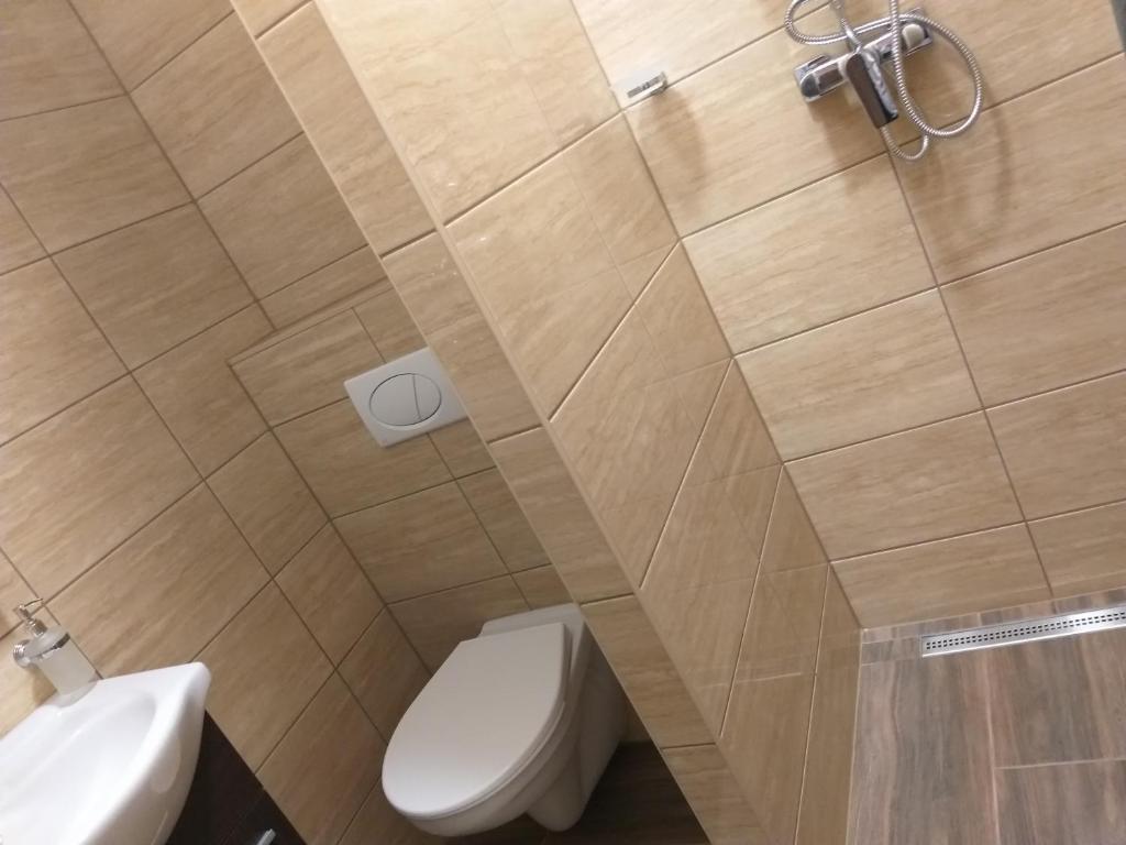 Koupelna v ubytování M7 Galéria Panzió