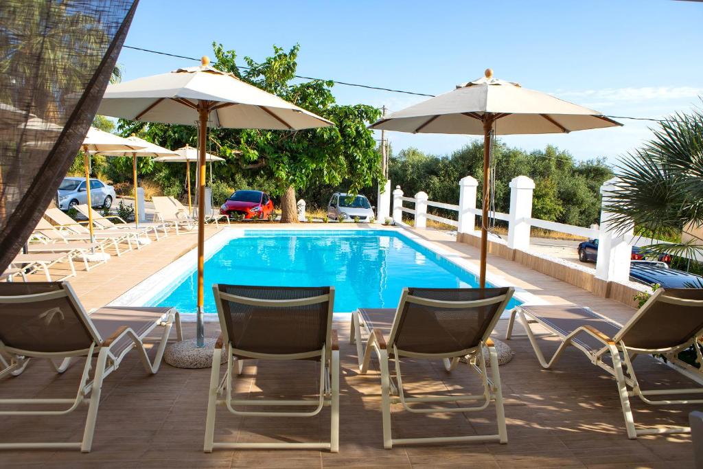 Bazén v ubytování Caretta - Caretta Hotel nebo v jeho okolí