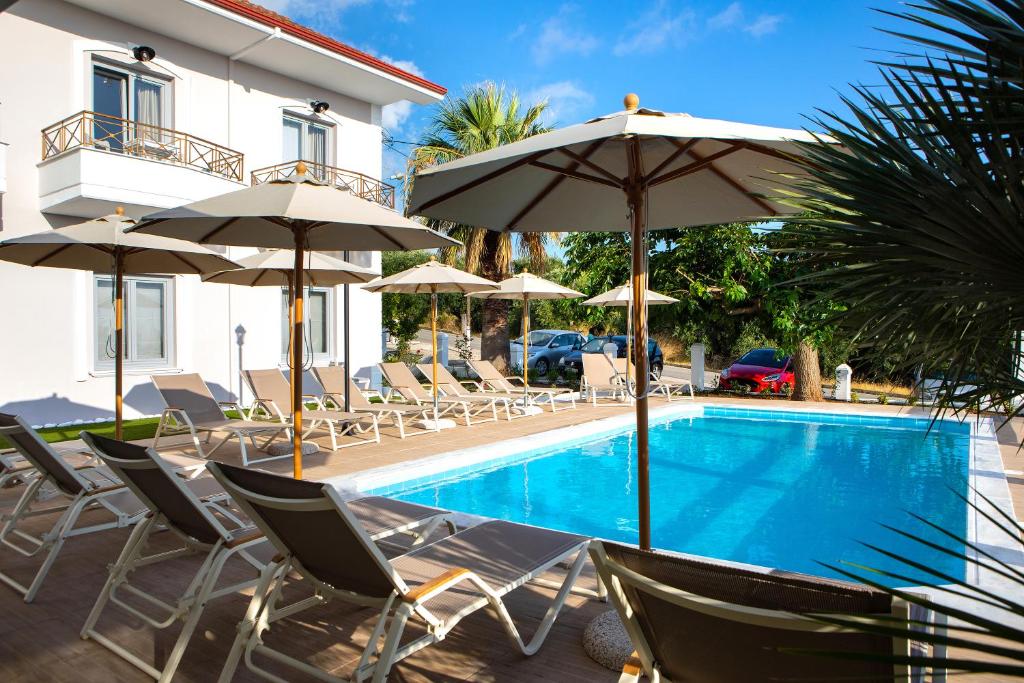 Bazén v ubytování Caretta - Caretta Hotel nebo v jeho okolí