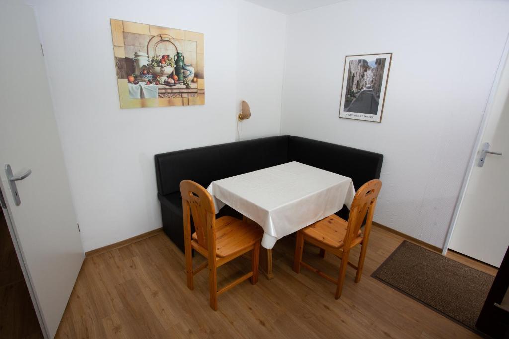 Gästehaus Am Vogelsang - Apartment With Garden View
