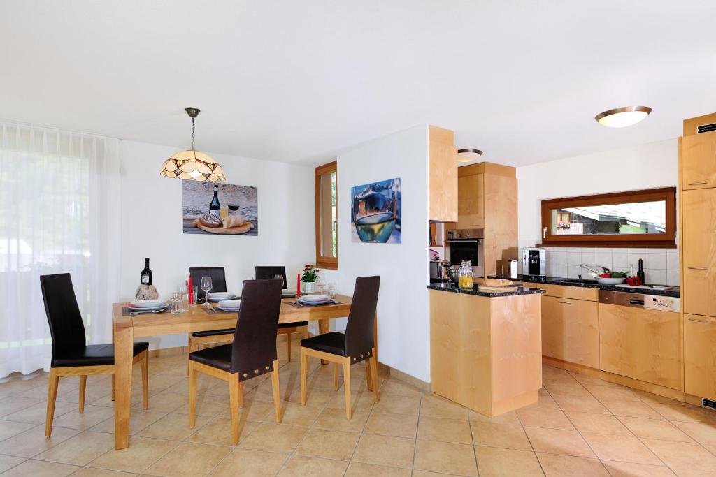 Kuchyň nebo kuchyňský kout v ubytování Chalet Z`Wichjehüs