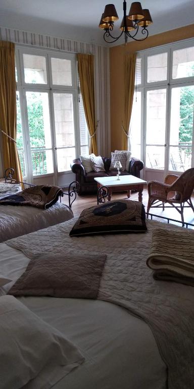 Postel nebo postele na pokoji v ubytování Chambres d'Hôtes-Château Constant