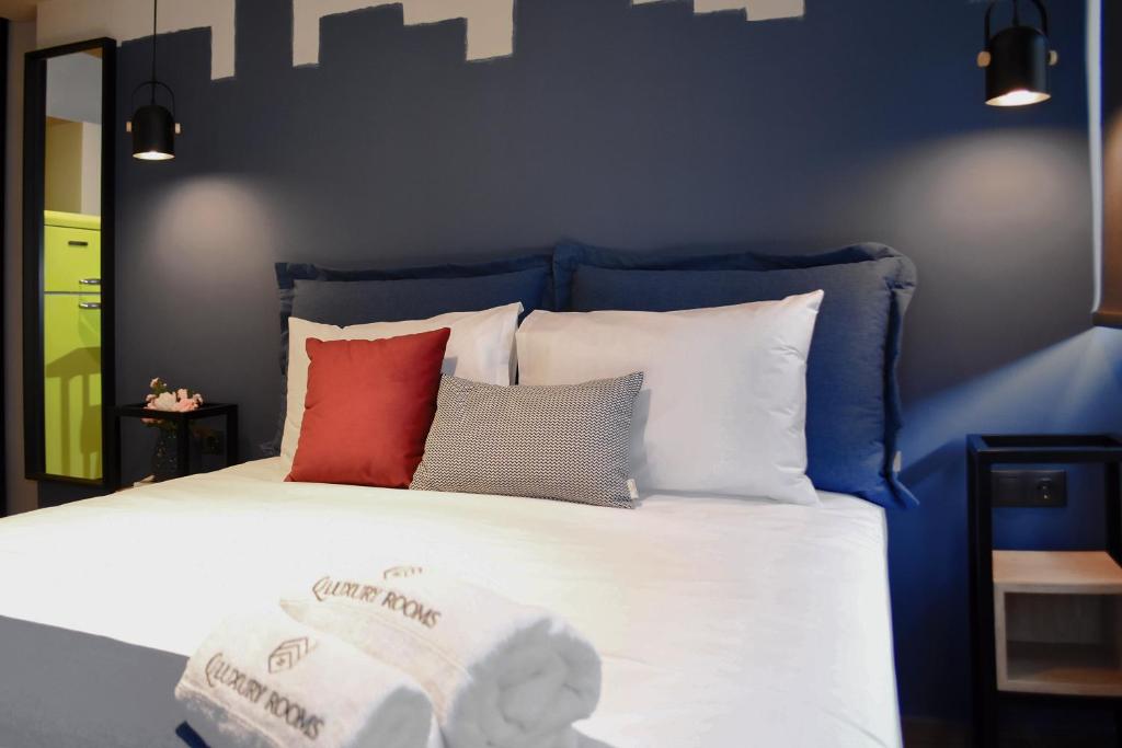 Q Luxury Rooms - One-Bedroom Apartment