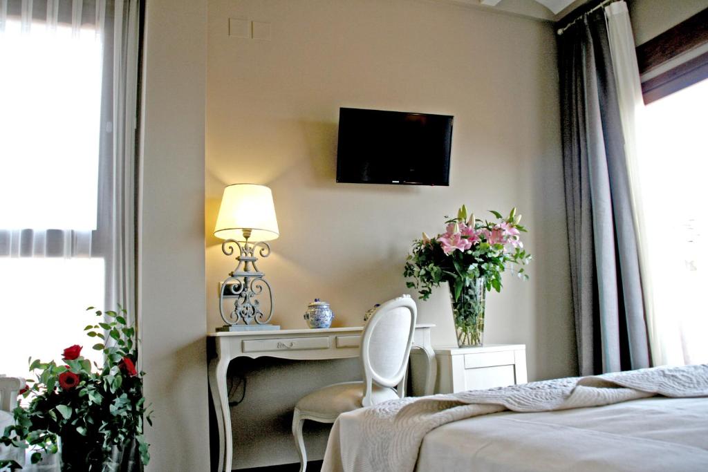 Postel nebo postele na pokoji v ubytování Hotel Castillo de Alquézar
