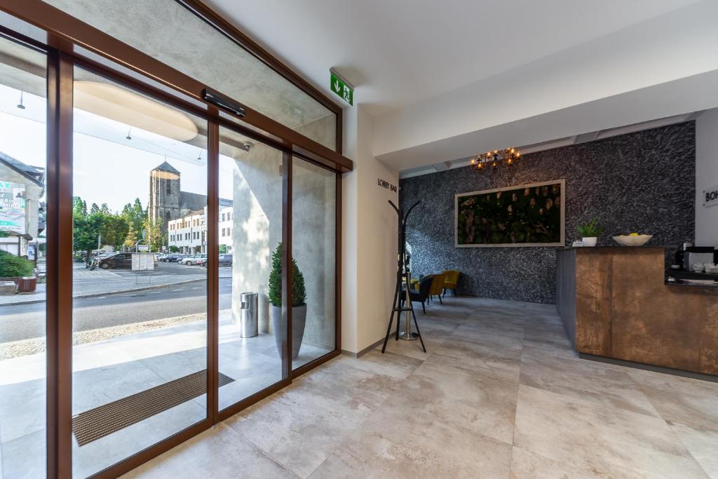 TV a/nebo společenská místnost v ubytování Bohemia Inn Hotel