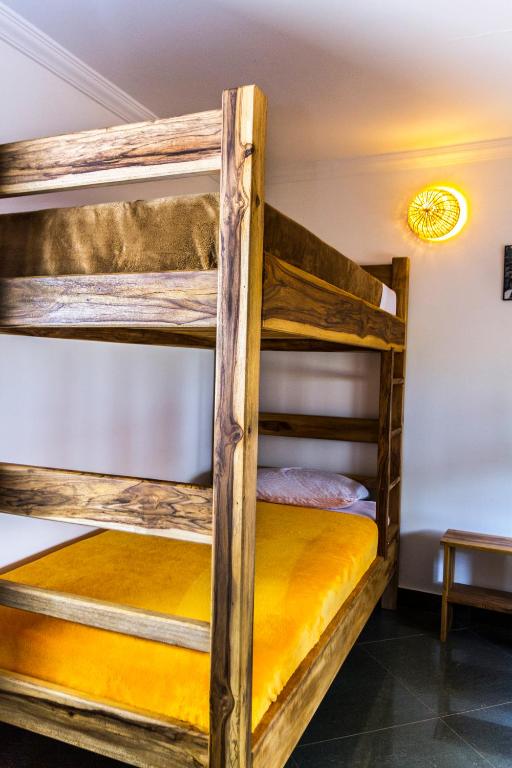 Voodi või voodid majutusasutuse Nibiru Hostel toas