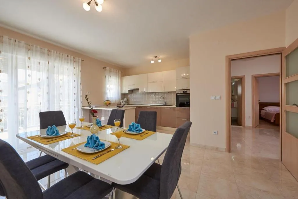 Apartments with a parking space Seget Donji, Trogir - 17755, Trogir, Croaţia