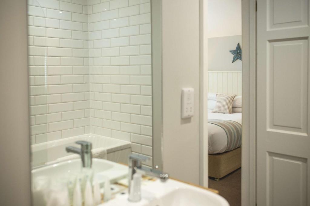 George Hotel, BW Signature Collection - Resim 31