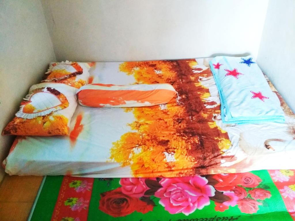 Postel nebo postele na pokoji v ubytování Budaya Kaki Rinjani