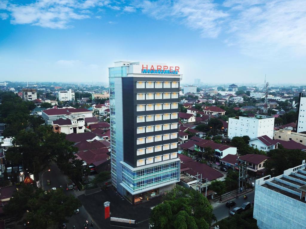 Afbeelding uit fotogalerij van Harper Wahid Hasyim Medan by ASTON in Medan