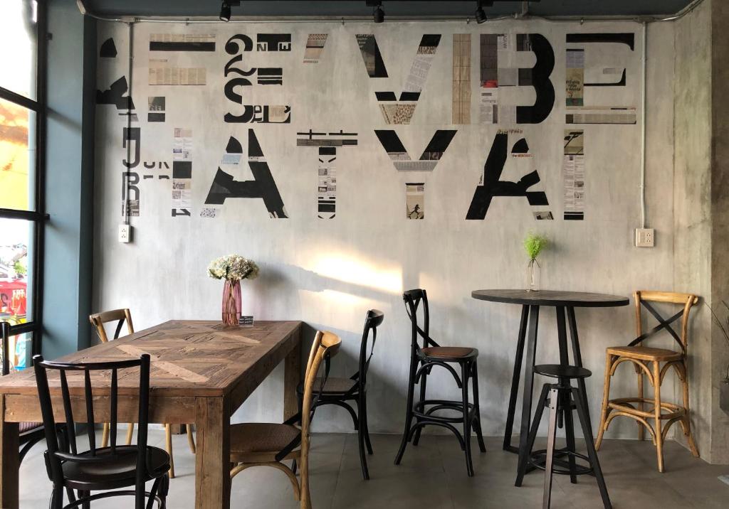 Goodnight Poshtel + Free Netflix - Resim 38