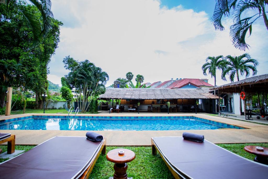 Bazén v ubytování NR Nanai Patong nebo v jeho okolí