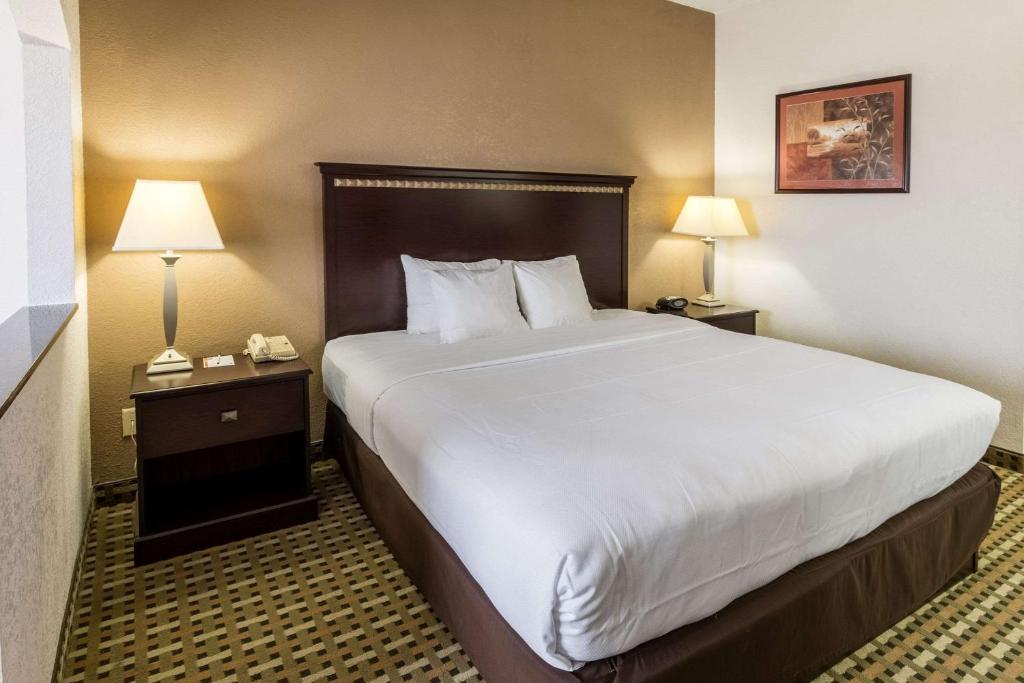 Quality Suites Burleson - Ft Worth photo