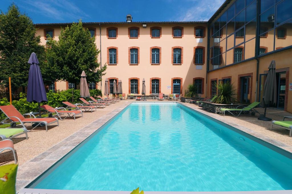 Bazén v ubytování Abbaye des Capucins Spa & Resort nebo v jeho okolí