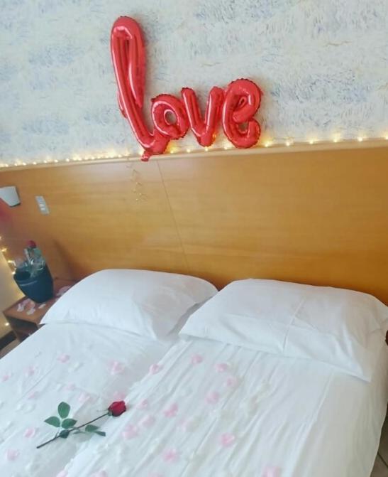 Postel nebo postele na pokoji v ubytování Hotel Alessandra