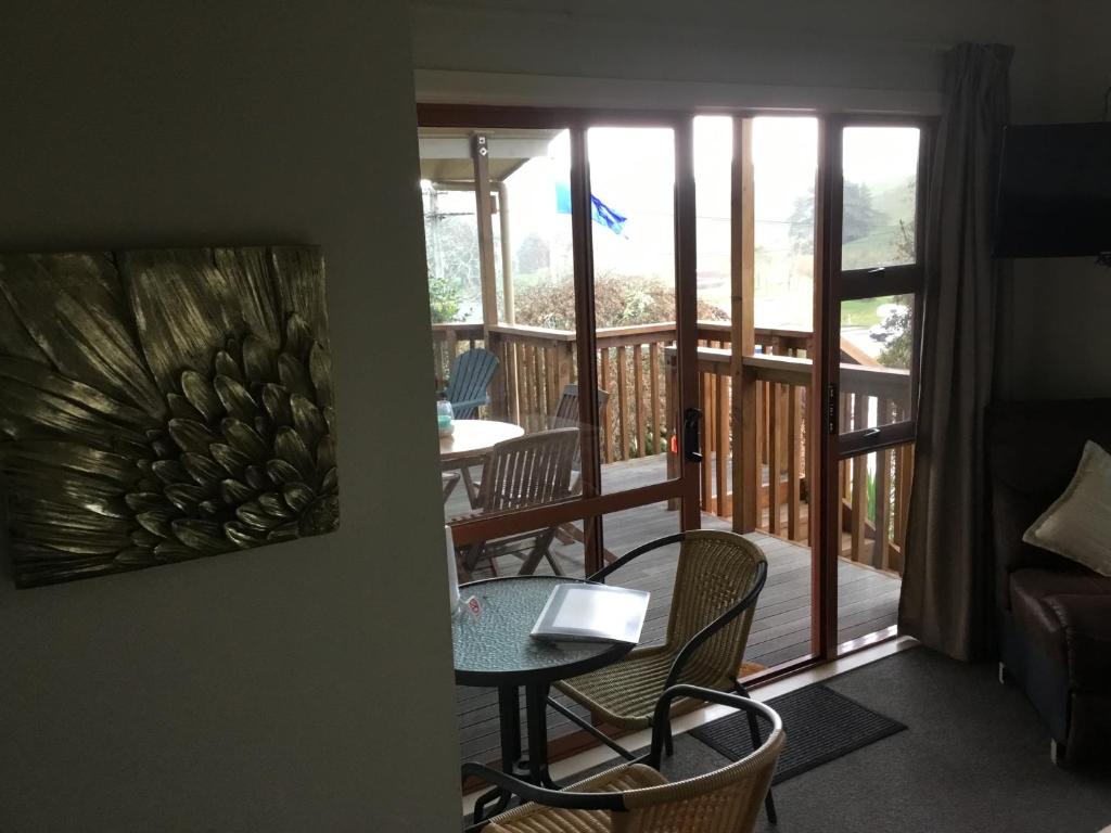 Balkón nebo terasa v ubytování Waitomo Caves Guest Lodge