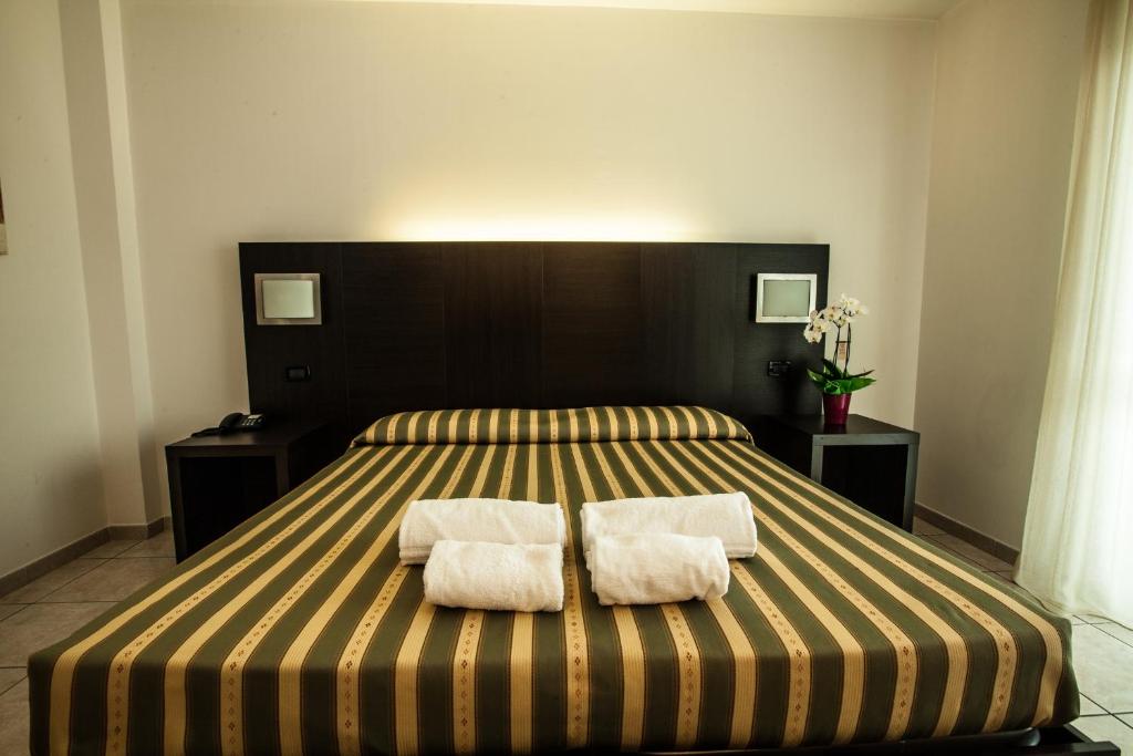 Postel nebo postele na pokoji v ubytování Hotel Davide