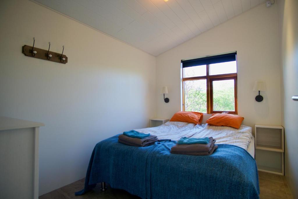 Katil atau katil-katil dalam bilik di Harpa Holiday Home - Birta Rentals
