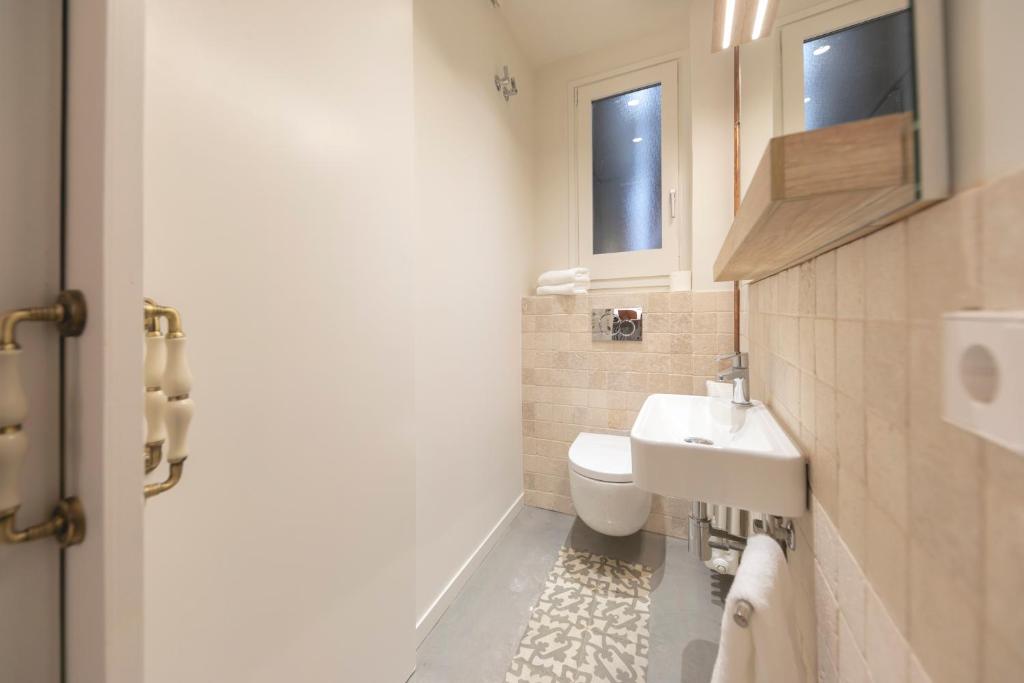 Koupelna v ubytování Bravissimo Mercaders, beautiful 3 bedroom apartment