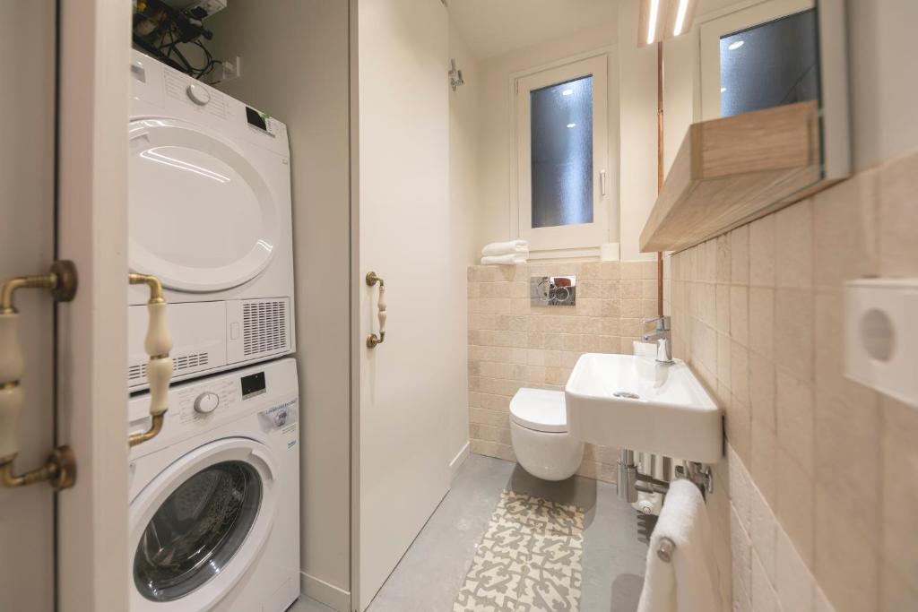 Koupelna v ubytování Bravissimo Mercaders, beautiful 3 bedroom apartment