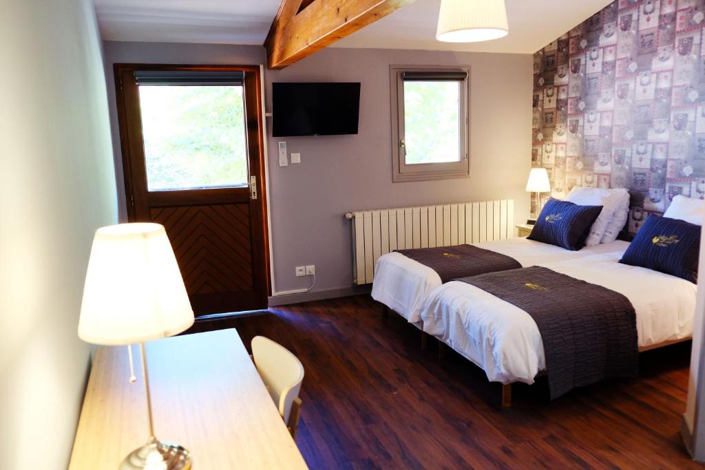 Postel nebo postele na pokoji v ubytování Hôtel Au Coq Dort Spa
