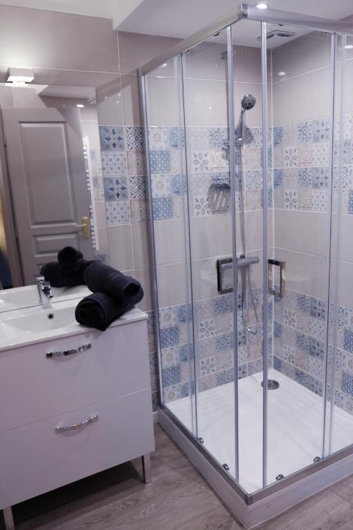 Koupelna v ubytování Hôtel Au Coq Dort Spa