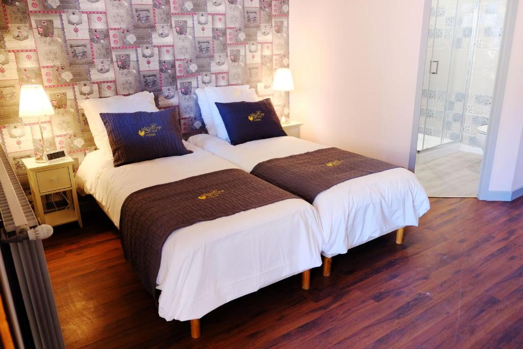 Postel nebo postele na pokoji v ubytování Hôtel Au Coq Dort Spa