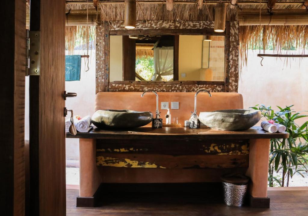 Ett badrum på Gili Asahan Eco Lodge & Restaurant