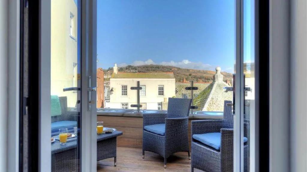 The Seafoal, Lyme Regis, Marea Britanie