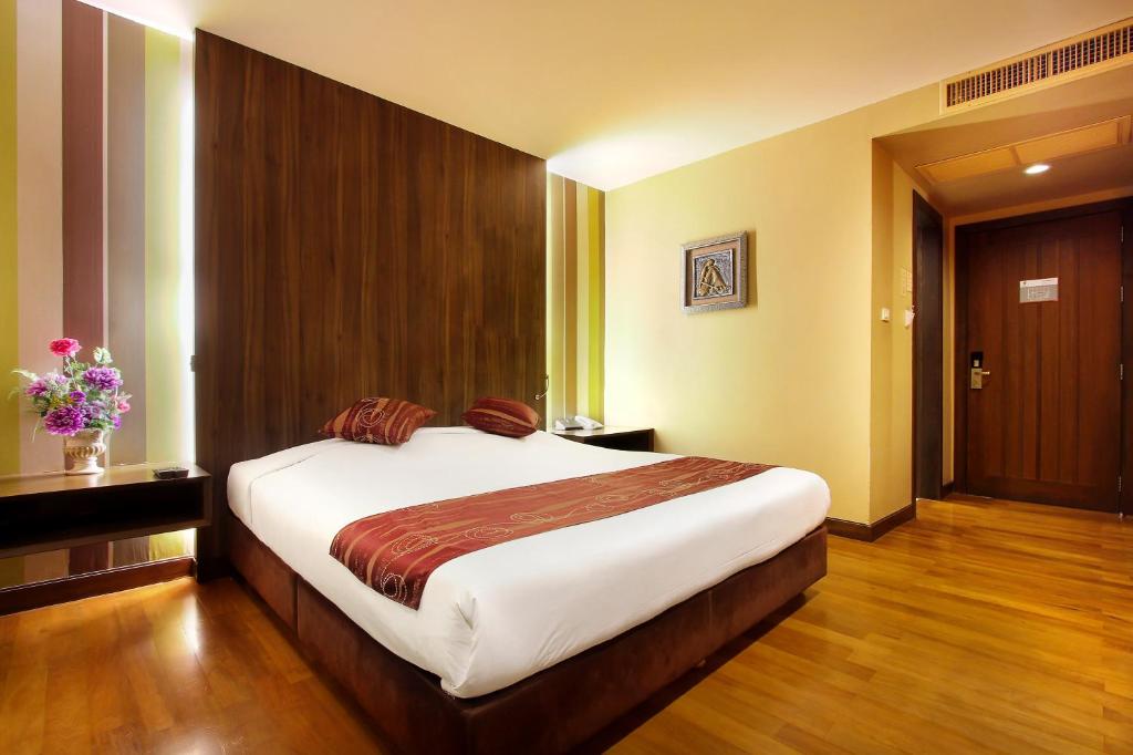 Bally Suite Silom - Deluxe Double Or Twin Room