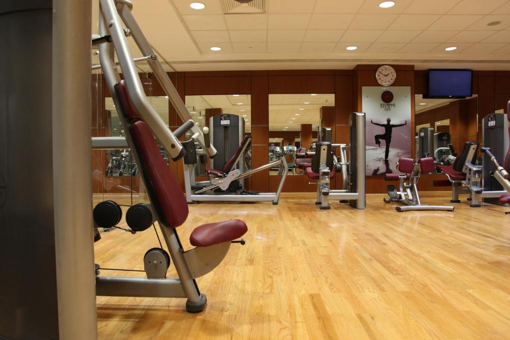 Fitness centrum a/nebo fitness zařízení v ubytování Helnan Landmark Hotel