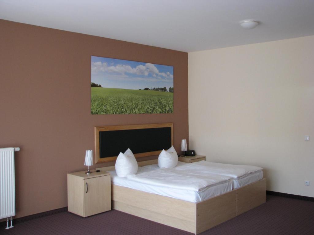 Postel nebo postele na pokoji v ubytování Hotel Am Heidepark