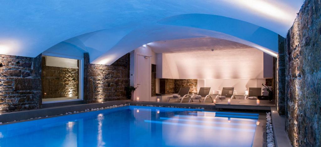 Bazén v ubytování Boscolo Lyon Hotel & Spa nebo v jeho okolí