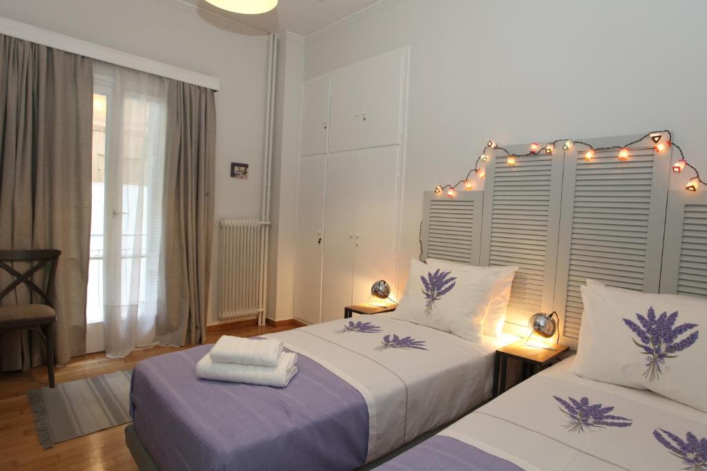 Posteľ alebo postele v izbe v ubytovaní Your address in Koukaki by Athenian Homes