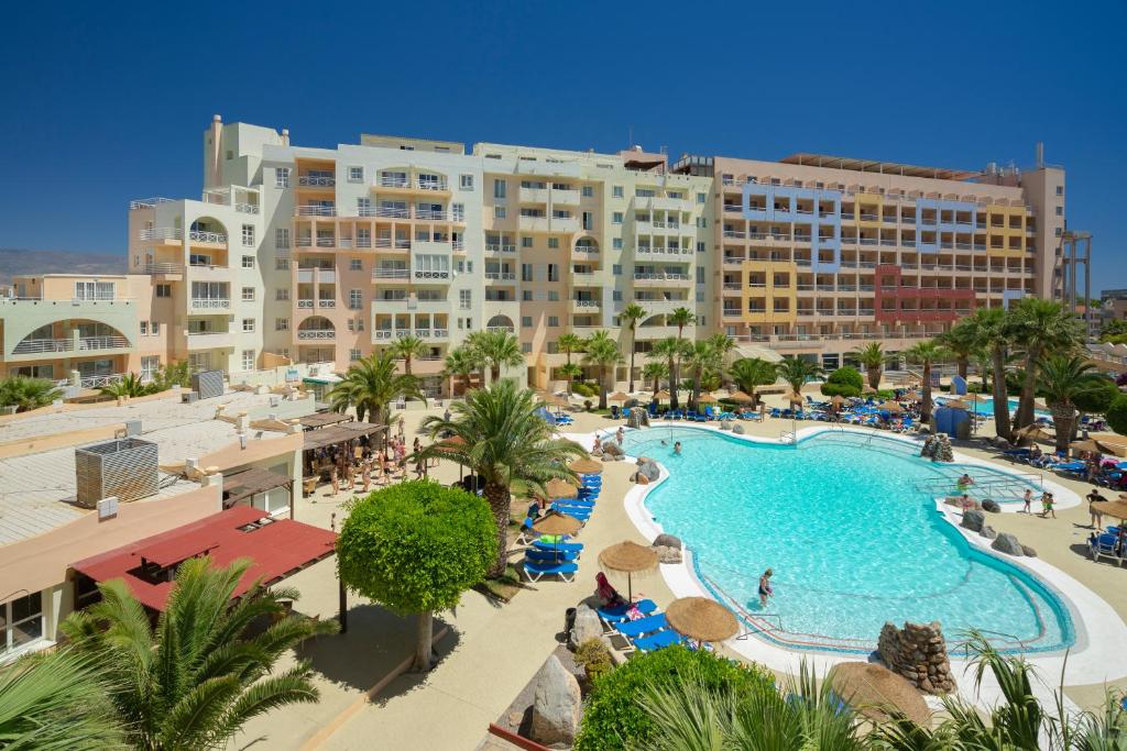 an aerial view of a resort with a swimming pool at APARTAMENTOS MAR Y GOLF in Roquetas de Mar