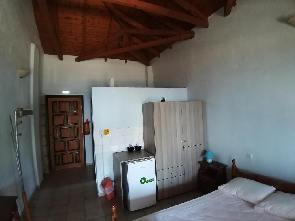 Postel nebo postele na pokoji v ubytování Stoupa Properties Rooms
